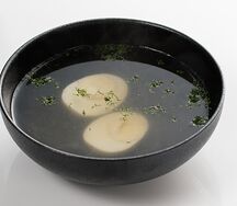 Куриный бульон с яйцом