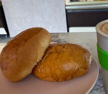 Пирожок с яйцом и зеленым луком