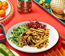 Свинина жареная соломкой с красным перцем и кинзой №325