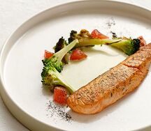 Семга, авторский соус, брокколи, грейпфрут
