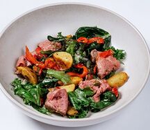 Салат с ростбифом, печеным картофелем и заправкой