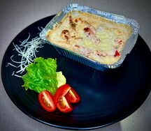 Крабовый жюльен на подушке из картофельного пюре
