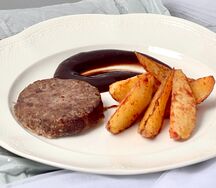Бифштекс из говядины с картофельными дольками