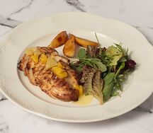 Куриная грудка с апельсиновым соусом и карамелизированной грушей