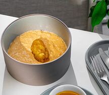 Овсяная каша на топленом молоке с яблоком 