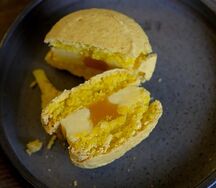 Макарон Манго-маракуйя