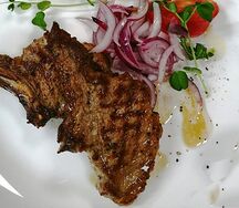 Свинина на ребре гриль с овощами