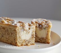Пирог с грушей, орехами и сыром дорблю