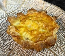 Корзинка с курицей и ананасами