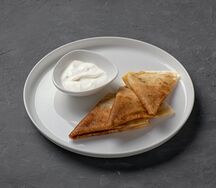 Блины с маслом и сметаной