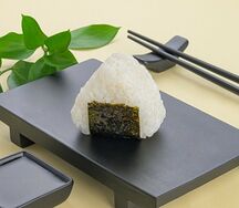 Онигири с креветкой