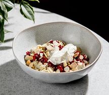 Ленивые вареники с маком, сметанным кремом и вареньем