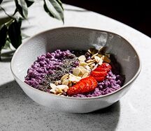 Черничная рисовая каша со свежей ягодой и семенами чиа 