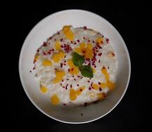 Рисовая каша с персиком и малиной