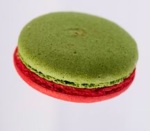 Макарон клубничный мохито