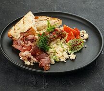 Скрэмбл с беконом и овощной бартой