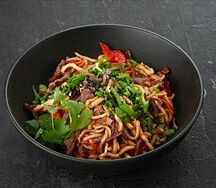 Жареная лапша с говядиной