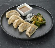 Гёдза с курицей и красной рыбой