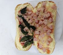 Панини с ветчиной и рукколой