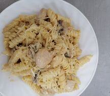 Паста с курицей и грибами