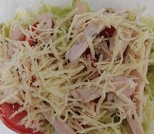 Салат Цезарь с курицей