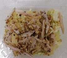 Салат с курицей и ананасом