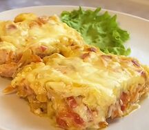Филе, запечённое с овощами и сыром