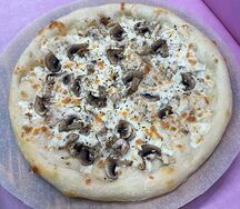 С курицей и грибами 