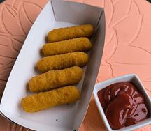 Сырные палочки с соусом
