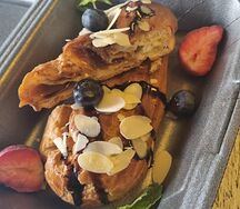 Эклер с вареной сгущенкой