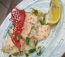 Судак под икорным соусом