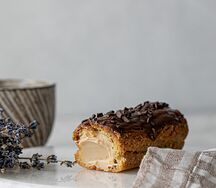 Эклер кофе и сыр