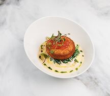 Котолетти из морепродуктов, картофельное пюре, красная икра