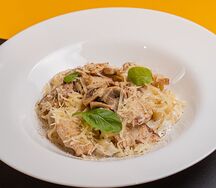 Паста Альфредо с грибами и курочкой
