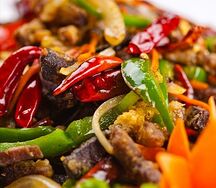 Жареная говядина соломкой с острым перцем