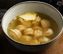 Пельмени с бульоном