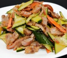 Салат из свиной рульки с огурцами