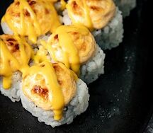 Запеченый ролл с крабом