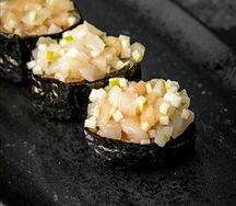 Гункан с Гребешком и зеленым яблоком