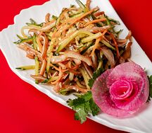 5. Свиные ушки с огурцом