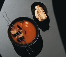 Томатный суп с морепродуктами 