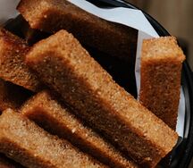 Ржаные гренки с чесночным соусом