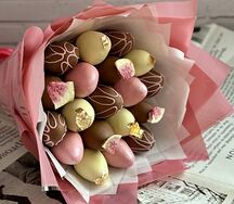 Мини-букет с клубникой в шоколаде