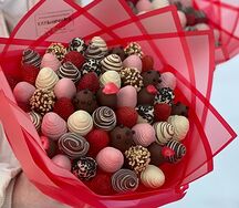 Букет из клубники в шоколаде Красный шлейф