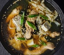 Мисо-суп с курицей и лапшой
