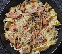 Паста с ветчиной и грибами