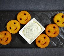 Картофельные смайлики с соусом тартар 