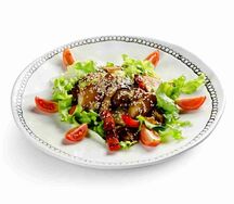 Тёплый салат с курицей