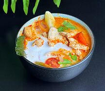 Том ям с куриным филе