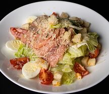 Цезарь с красной рыбой